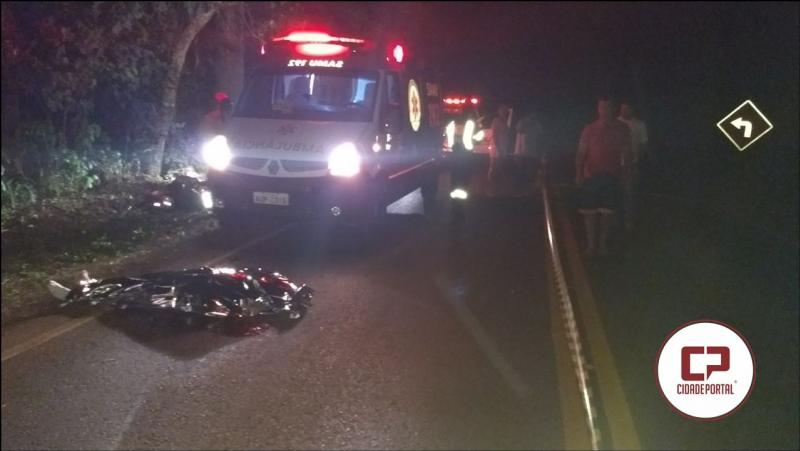 Motociclista perde a vida aps se chocar com rvore na PR-574 entre Penha e Cafelndia