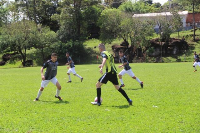 Empates e goleadas marcam incio das disputas na categoria B dos JEPS Bom de Bola em Ubirat