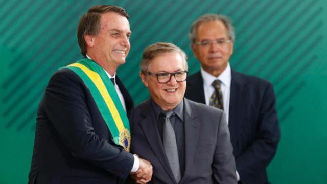 Governo Bolsonaro propõe que escolas adotem modelo cívico-militar