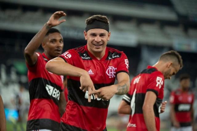 Athletico tem interesse na contratao do volante Hugo Moura, do Flamengo