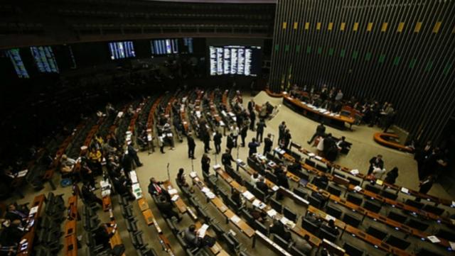 Deputados querem distrito para garantir novo mandato na Cmara