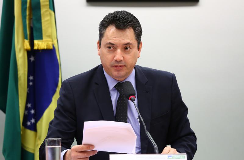 Deputado Srgio Souza  alvo de operao contra fraudes a fundos de penso