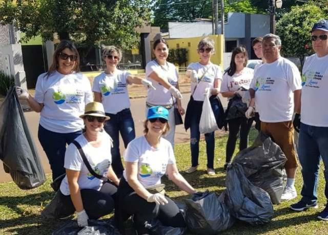 Caminhada ecolgica no Dia Mundial da Limpeza coletou 1.542 sacos de lixo em Campo Mouro
