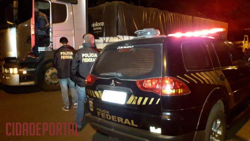 Polcia Federal apreende Carreta com mais de 1 milho de reais em cigarros contrabandeados em Campo Mouro