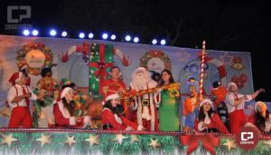 Natal: Multido acompanhou cortejo e espetculo na abertura do Natal
