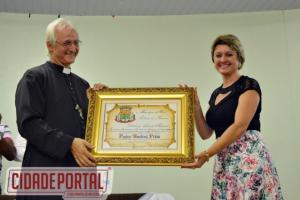 Padre Markus Prim recebe título de cidadão honorário de Farol