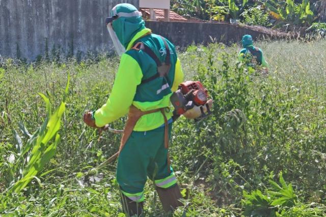 Secretaria da Agricultura e Meio Ambiente de Campo Mouro inicia Limpeza de Lotes