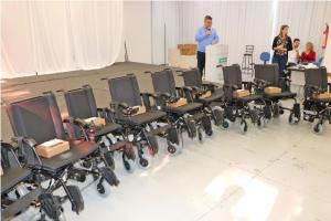 Cadeiras de Rodas Motorizadas so entregues em Campo Mouro