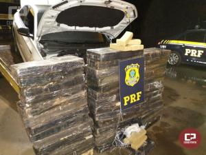 PRF apreende mais de meia tonelada de maconha e 50 mil carteiras de cigarros em Campo Mouro