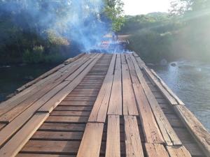 Ponte  incendiada em Peabiru e prejudica mais de 100 famlias de agricultores