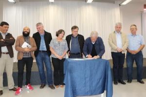 Assinado contrato para construo do barraco das artes em Campo Mouro