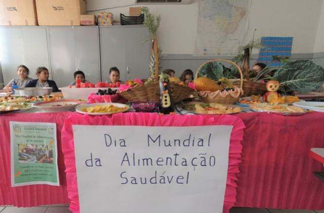 Cultivo de alimentos orgnicos foi tema de aprendizado para alunos de escola municipal em C. Mouro