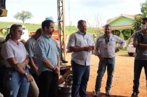 Associao de agricultores de Barbosa Ferraz recebe implementos agrcolas do Coopera Paran