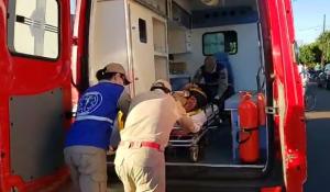 Motociclista fica ferida em acidente automobilstico no Jardim Aeroporto