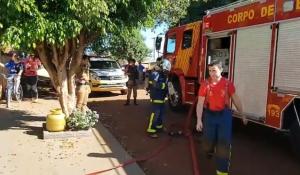 Incndio destri residncia no Jardim Modelo em Campo Mouro