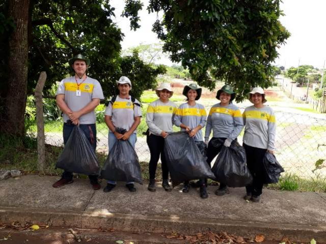 Caminhada ecolgica coletou 369 sacos de lixo de 100 litros no sbado em Campo Mouro