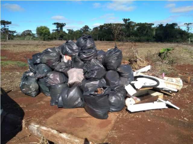 Caminhada ecolgica coletou 323 sacos de lixo de 100 litros em Campo Mouro