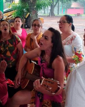 Assistência Social de Assis Chateaubriand oferece dia de lazer em Porto Mendes para idosos do SCFV