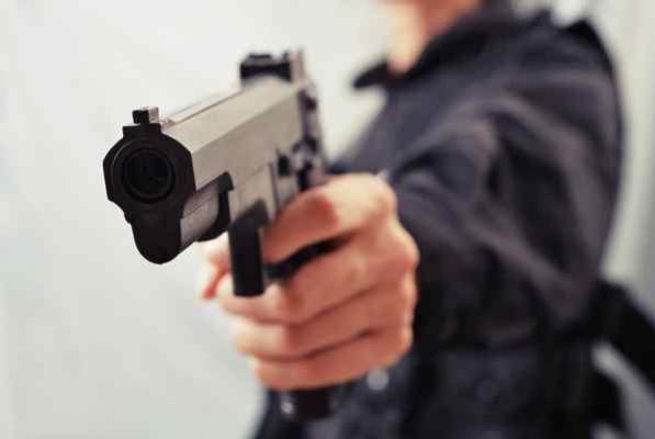 Jovem de 17 anos foi morto a tiros num bar em Mariluz