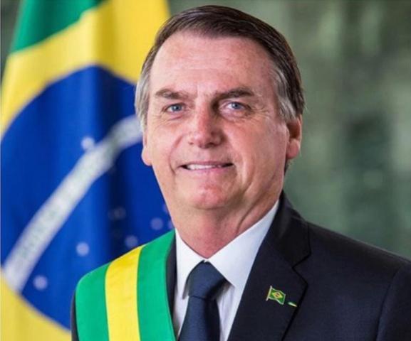 Bolsonaro assina medida provisória que extingue o Dpvat