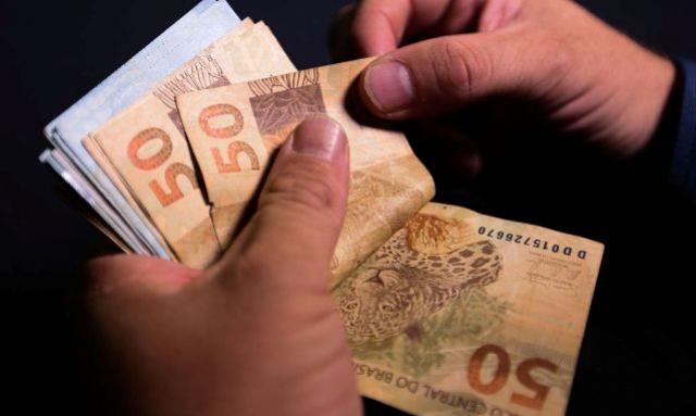 Governo aumenta para R$ 1.088 previso do salrio mnimo em 2021