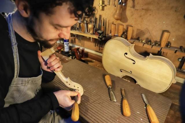 Com 85 fabricantes, Paran  referncia na produo de instrumentos musicais artesanais