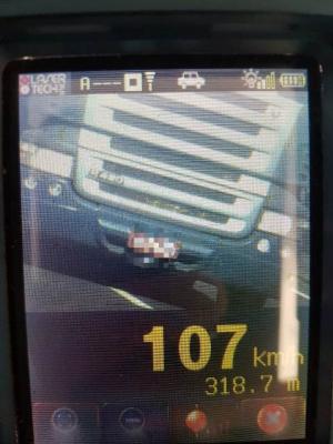 Motorista  flagrado  160km/h durante fiscalizao da Polcia Rodoviria no trechoCeasa ao trevo Cataratas