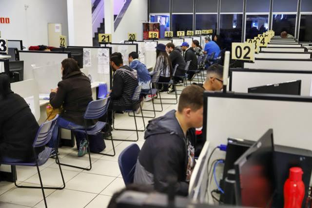Paraná inicia semana com oferta de 11.613 vagas de emprego nas Agências do Trabalhador