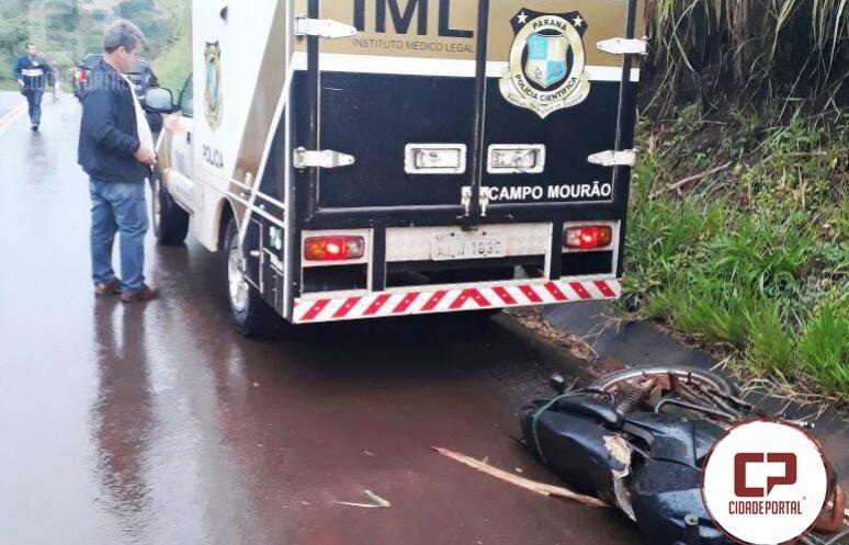 Motociclista perde a vida aps se chocar em barranco na rodovia PR-413 em Sales de Oliveira