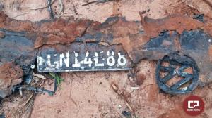 Carro que pertence a homem desaparecido em Mariluz  encontrado incendiado em estrada rural
