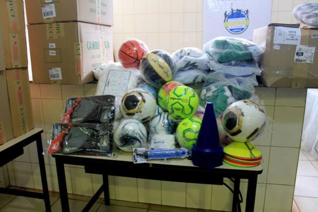 Divisão de Esportes de Mariluz recebeu kit multimodalidade
