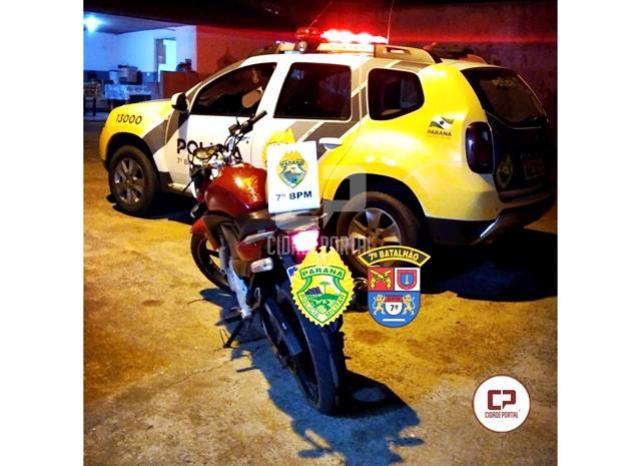Jovem sem CNH é flagrado realizando manobras perigosas com motocicleta em Mariluz