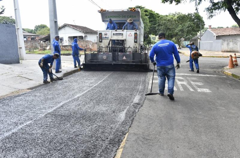 Nova etapa do serviço de micropavimentação contempla mais ruas do Pq. San Remo, em Umuarama