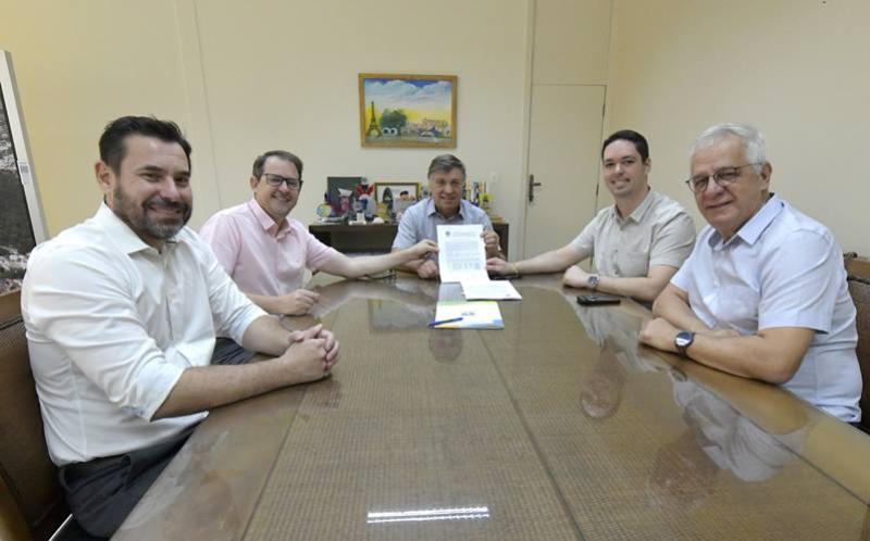 Assinado contrato para elaborao do Plano de Desenvolvimento Umuarama 2050