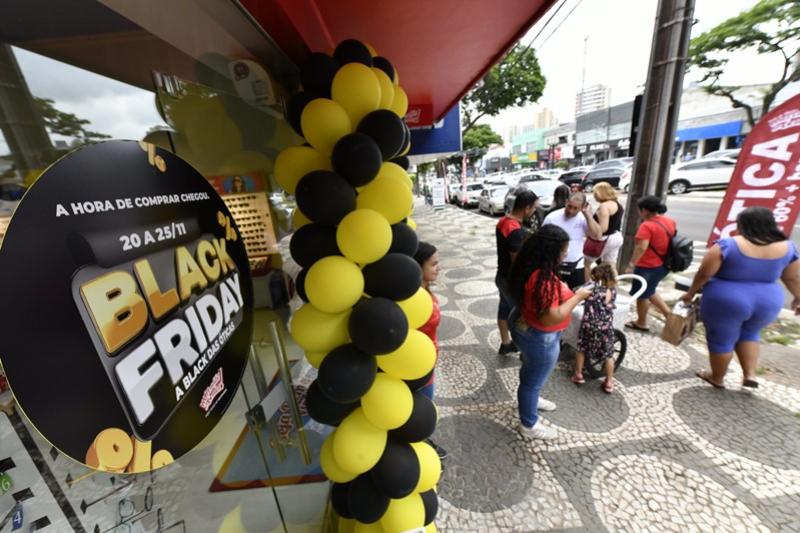 Procon de Umuarama orienta consumidores sobre riscos nas falsas promoções da Black Friday