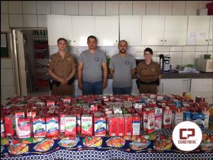 Equipe da Comunicao Social do 25 BPM de Umuarama realiza entrega de leites arrecadados com a Banda da Polcia Militar