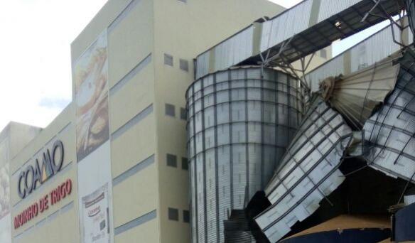 Um silo do Moinho de Trigo da Coamo teve a sua parede rompida durante a madrugada desta quinta-feira, dia 19.