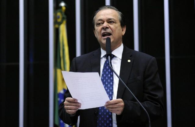 Lder do PTB prope a Temer sada poltica para impasse de Cristiane Brasil
