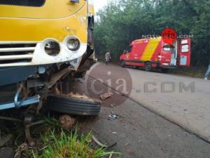 Cidade Gacha: Coliso frontal entre nibus e carro deixa condutor em estado grave na PR-082