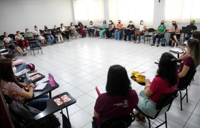 Professores da rede municipal de ensino recebem assessoria pedaggica em Umuarama