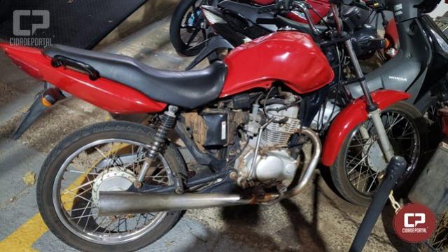 Menor foi apreendido pela Polcia Militar em posse de motocicleta com alerta de furto em Umuarama
