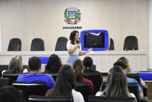 Secretaria da Educação de Umuarama recebe professores para discutir comissão e reivindicações