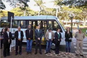 Assistncia Social de Umuarama recebe veculo para transportar pessoas com deficincia