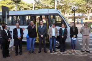 Assistncia Social de Umuarama recebe veculo para transportar pessoas com deficincia