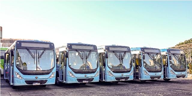 Concessionária do transporte coletivo de Umuarama apresenta novos ônibus ao prefeito