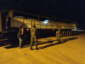 Carreta carregada com 32 toneladas de produto corrosivo foi apreendida em Querncia do Norte