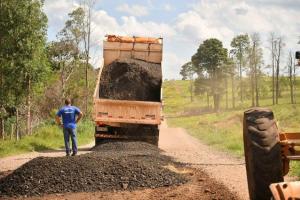 Estrada Cedro de Umuarama recebe fresado de asfalto para aumentar resistncia e reduzir atrito