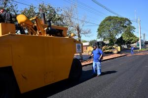 Pavimentao elimina ltimo trecho de terra da Avenida Olinda em Umuarama