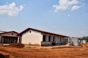Prefeitura de Umuarama realiza adequao no ptio da futura escola do 1 de Maio