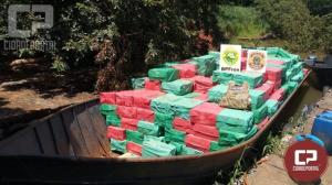 Operao Hrus realiza grande apreenso de embarcao com 600 caixas de cigarros contrabandeados em Guara